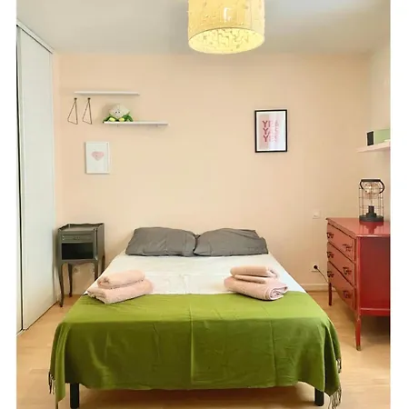 Calme, A 2 Pas Du Palais Des Papes, Au 3eme Etage * Avignon