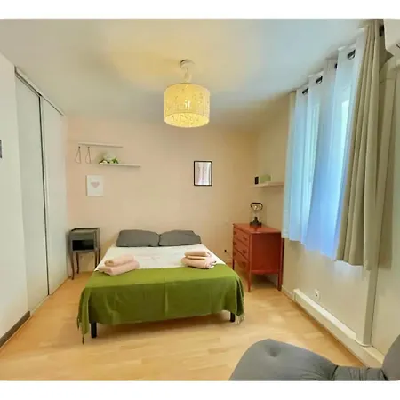 Calme, A 2 Pas Du Palais Des Papes, Au 3eme Etage Apartment *